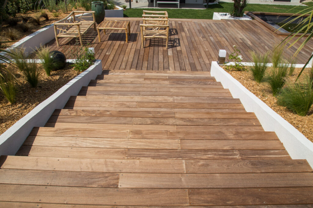 Terrasse bois Paysagiste Pierre Aussourd Var et Bouches du Rhône