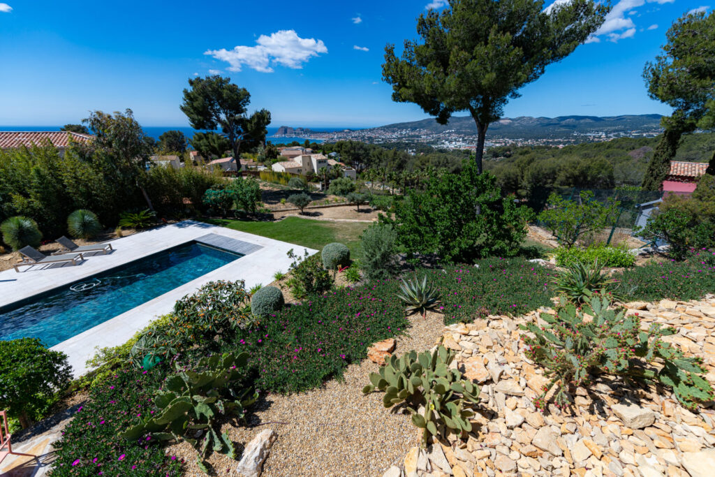 Jardin en pente La Ciotat - Paysagiste Pierre Aussourd Aménagement extérieur